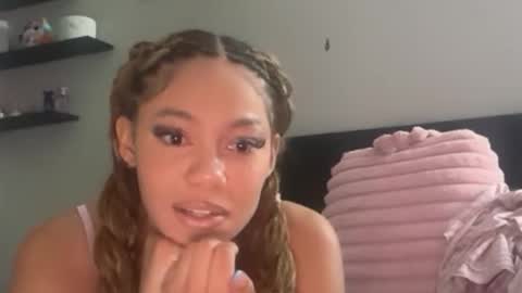 itsraevynfoxe online show from May 27, 1:57 am