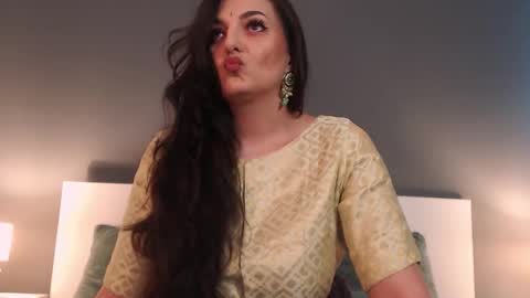 Melissa Khaan online show from May 17, 9:19 am