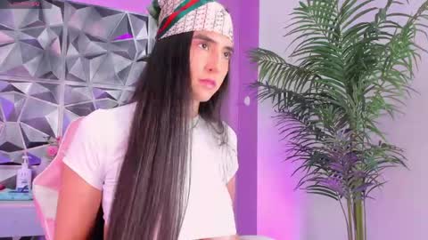Itzel  online show from May 7, 3:38 pm