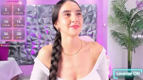 Itzel  online show from May 6, 3:16 pm