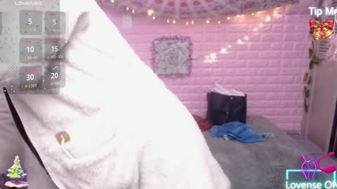 Snapshot of ivana_rose chatting on December 16, 1:31 am Adris online show from December 16, 1:31 am