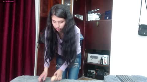 Snapshot of ivana_rose chatting on December 9, 5:29 am Adris online show from December 9, 5:29 am
