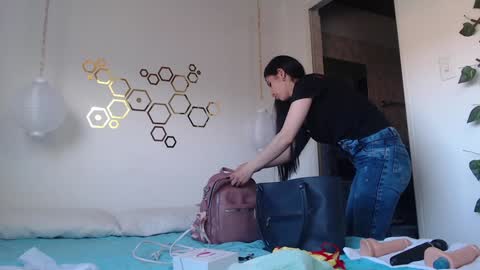 Snapshot of ivana_rose chatting on February 6, 10:21 pm Adris online show from February 6, 10:21 pm