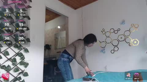 Snapshot of ivana_rose chatting on February 23, 8:39 pm Adris online show from February 23, 8:39 pm