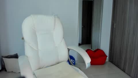 Snapshot of ivannasaenzcute chatting on February 20, 12:30 am Ivanna online show from February 20, 12:30 am