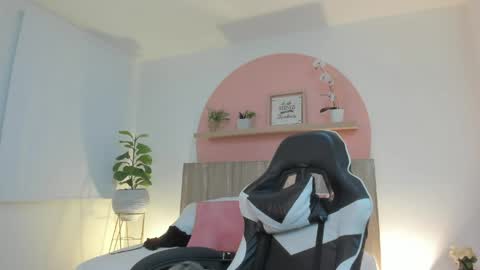 I V E T T E online show from May 19, 7:32 pm