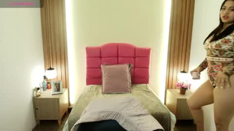 I V O N N E R O S S online show from April 1, 12:06 pm