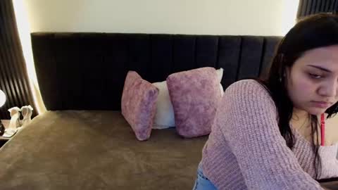 I V O N N E R O S S online show from March 16, 11:58 am