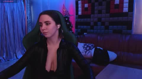 ivorywood_ online show from January 7, 11:13 am