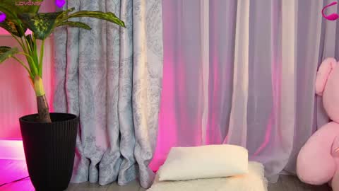 Ivy Myaa online show from May 23, 5:39 am