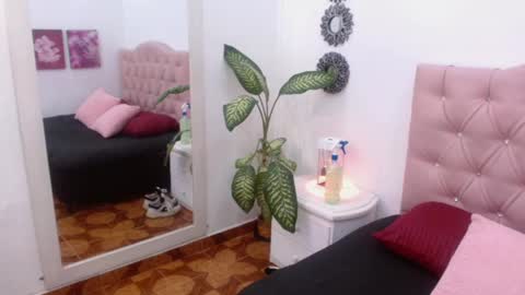 Snapshot of ivy_scorpio chatting on September 12, 1:29 pm ivy_scorpio online show from September 12, 1:29 pm