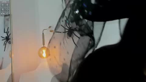 Ivy  online show from October 31, 2:54 pm