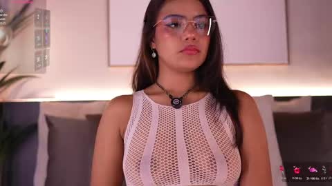 ivyellis online show from May 18, 12:00 pm