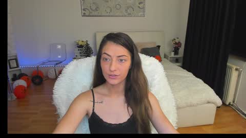 IvyFox online show from December 8, 4:39 pm