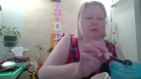 ivyjane3522 online show from April 9, 3:17 pm