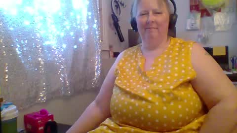 ivyjane3522 online show from July 8, 12:13 am