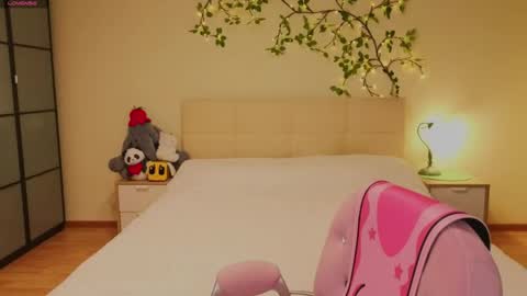 Daisy online show from May 17, 9:25 pm
