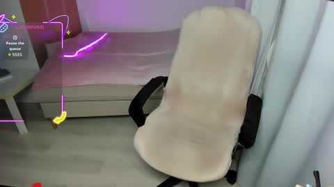 Snapshot of izzyholly chatting on September 13, 8:06 pm K A T E I have great pvt hot shows with dildos shows in pantyhose I love to squirt fabulously online show from September 13, 8:06 pm