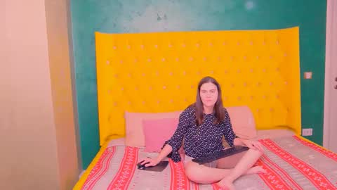 izzymonroey online show from January 18, 12:23 pm