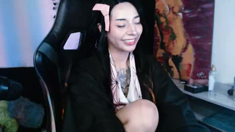 jade 18  online show from May 13, 6:19 am