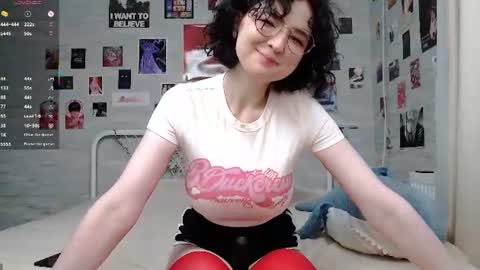 JackieApplePie online show from June 18, 6:26 am