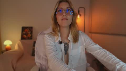 Snapshot of jacky_croft chatting on October 11, 4:50 am Linda Sofia help me get to 100 thumbs up online show from October 11, 4:50 am