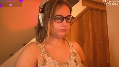jacywinslat online show from May 19, 6:42 am