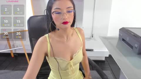 jade_connor online show from April 28, 8:46 pm