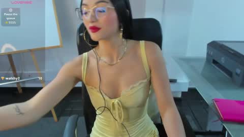 jade_connor online show from May 12, 8:37 pm