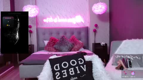 JADE online show from December 11, 8:28 pm