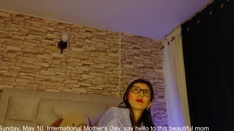 jade white  online show from May 11, 12:29 pm