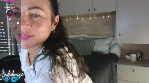 Jade online show from May 6, 8:07 am