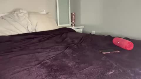 Jade james online show from May 7, 4:06 am