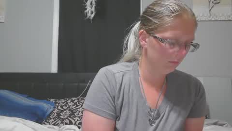 JadeLuv online show from September 18, 12:53 am