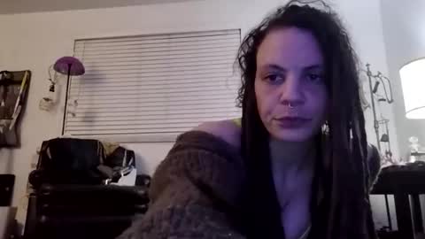 jader0se online show from April 6, 6:25 am