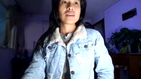 janariivera1 online show from October 30, 10:55 pm