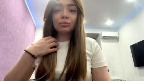 Mia online show from May 26, 6:46 am