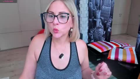 JANE TURNER MILF online show from May 11, 4:04 pm
