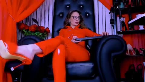 janewyatt online show from May 10, 11:56 am