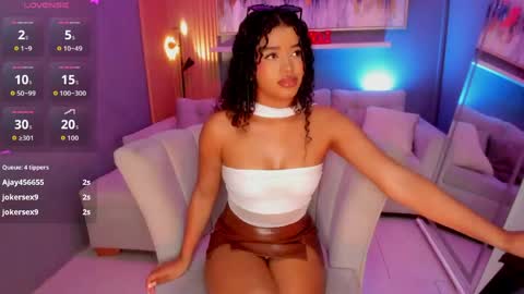 Janinne  online show from May 12, 4:13 pm