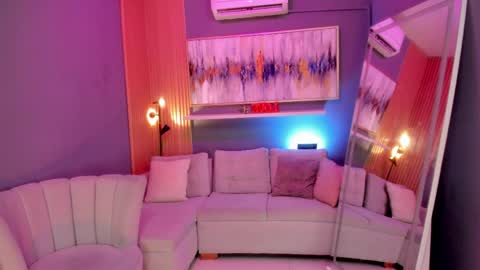 Janinne  online show from May 8, 11:46 am