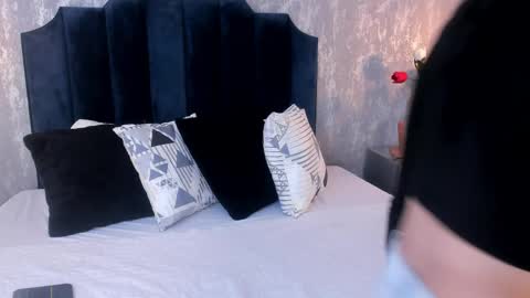 Janna  online show from April 10, 8:15 pm