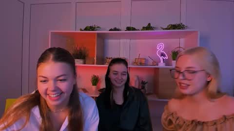 jasmies online show from October 18, 8:39 am