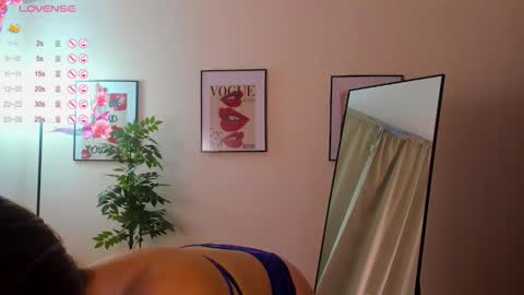 Snapshot of jasmine_wilson_ chatting on September 23, 2:10 am jasmine_wilson_ online show from September 23, 2:10 am