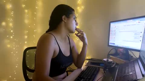 Jasmine online show from April 8, 1:02 pm