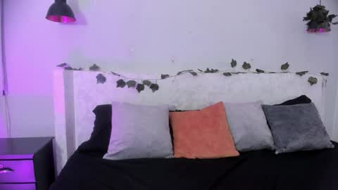 Jazmin online show from March 8, 2:04 am