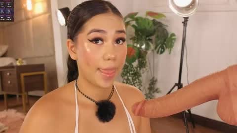 Jasmine  online show from May 23, 8:40 pm