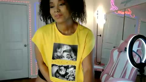 Jazmine Fox online show from May 25, 3:55 pm