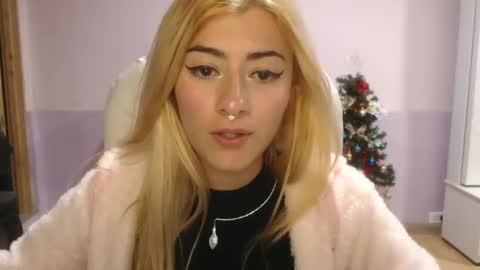 Snapshot of jean_monroe chatting on March 2, 11:17 pm Jean online show from March 2, 11:17 pm