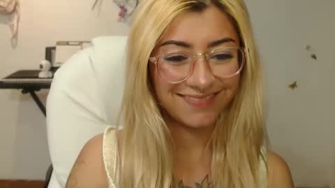 Snapshot of jean_monroe chatting on September 28, 12:39 am Jean online show from September 28, 12:39 am